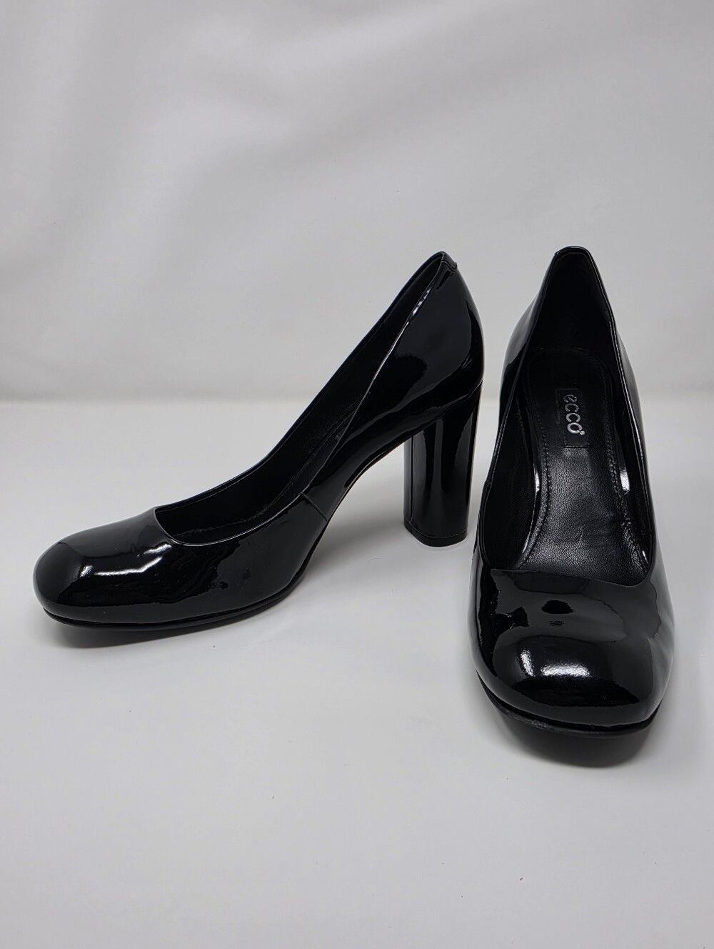 Ecco Black Patent Leather Round-Toe Block Heel Pumps